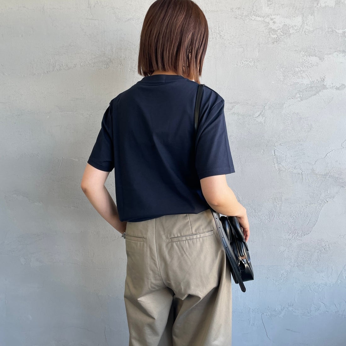 FRED PERRY [フレッドペリー] ローレルリース刺繍 ショートスリーブTシャツ [M4580] 248 NAVY &&モデル身長：159cm 着用サイズ：S&&