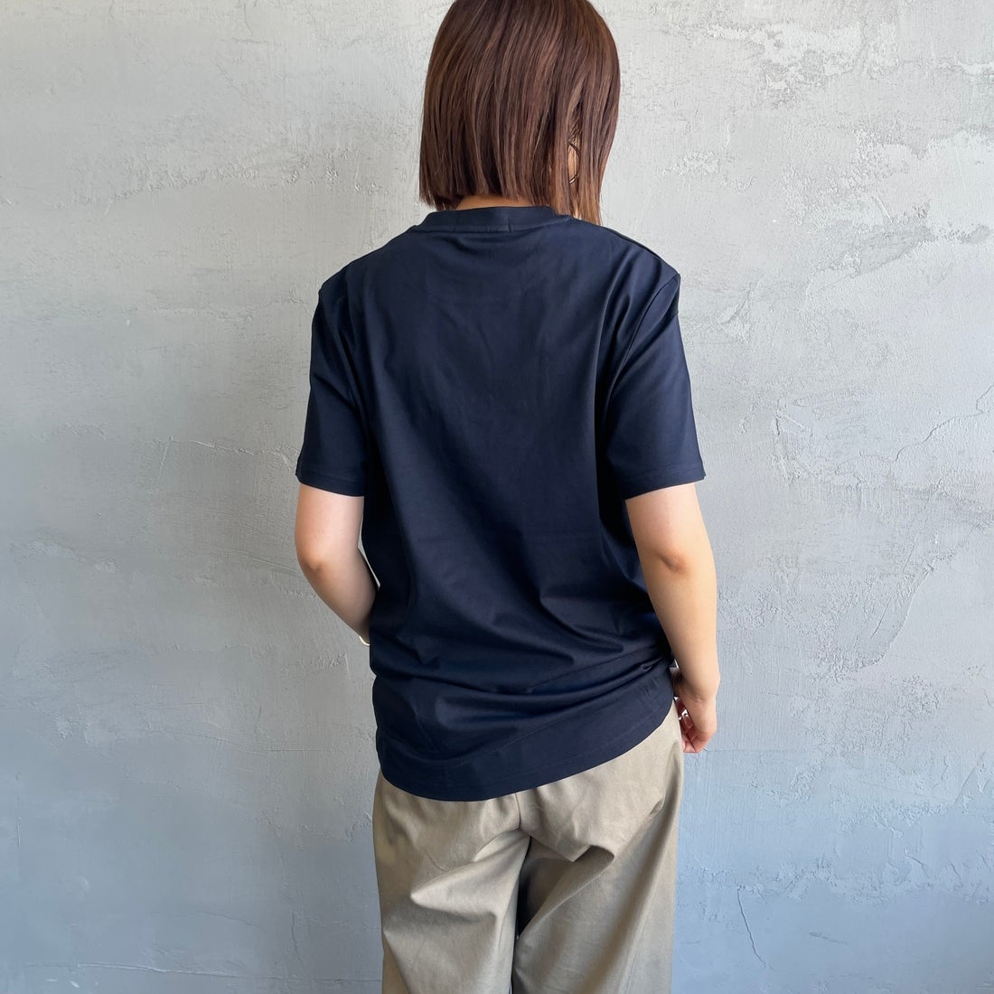 FRED PERRY [フレッドペリー] ローレルリース刺繍 ショートスリーブTシャツ [M4580] 248 NAVY &&モデル身長：159cm 着用サイズ：S&&