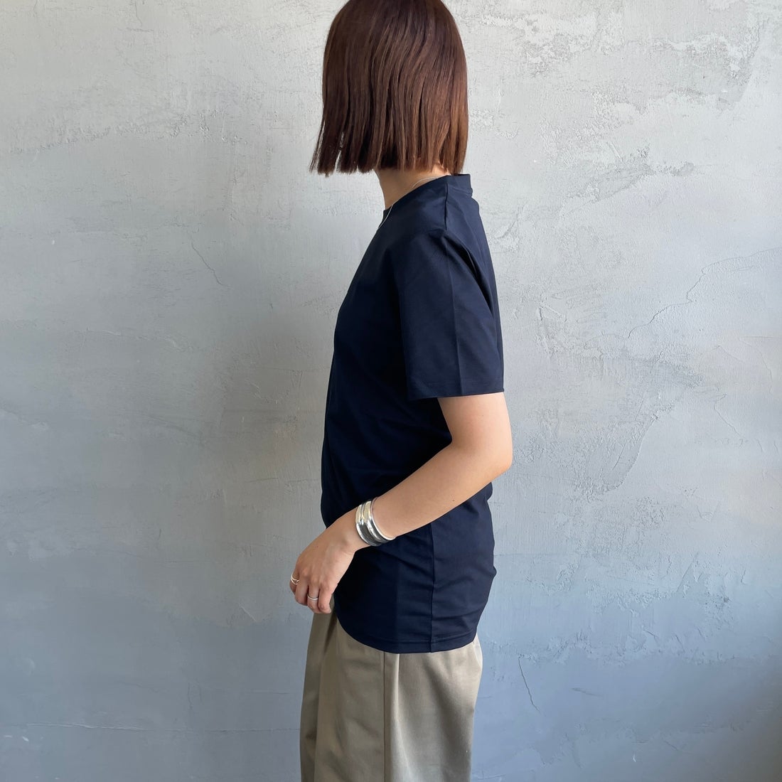FRED PERRY [フレッドペリー] ローレルリース刺繍 ショートスリーブTシャツ [M4580] 248 NAVY &&モデル身長：159cm 着用サイズ：XS&&