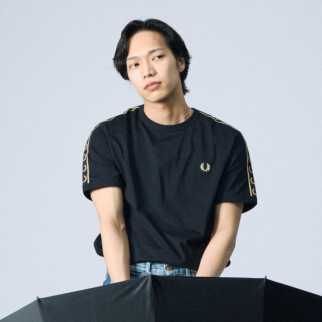 FRED PERRY [フレッドペリー] コントラストトラックテープ ショートスリーブリンガーTシャツ [M4613] 90A BLACK/ &&モデル身長：179cm 着用サイズ：L&&