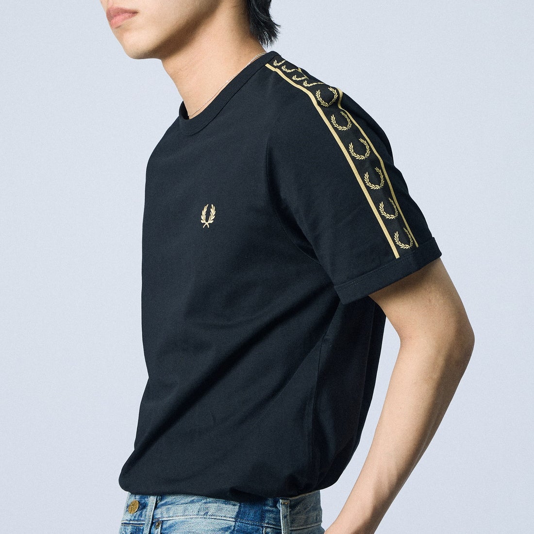 FRED PERRY [フレッドペリー] コントラストトラックテープ ショートスリーブリンガーTシャツ [M4613] 90A BLACK/ &&モデル身長：179cm 着用サイズ：L&&
