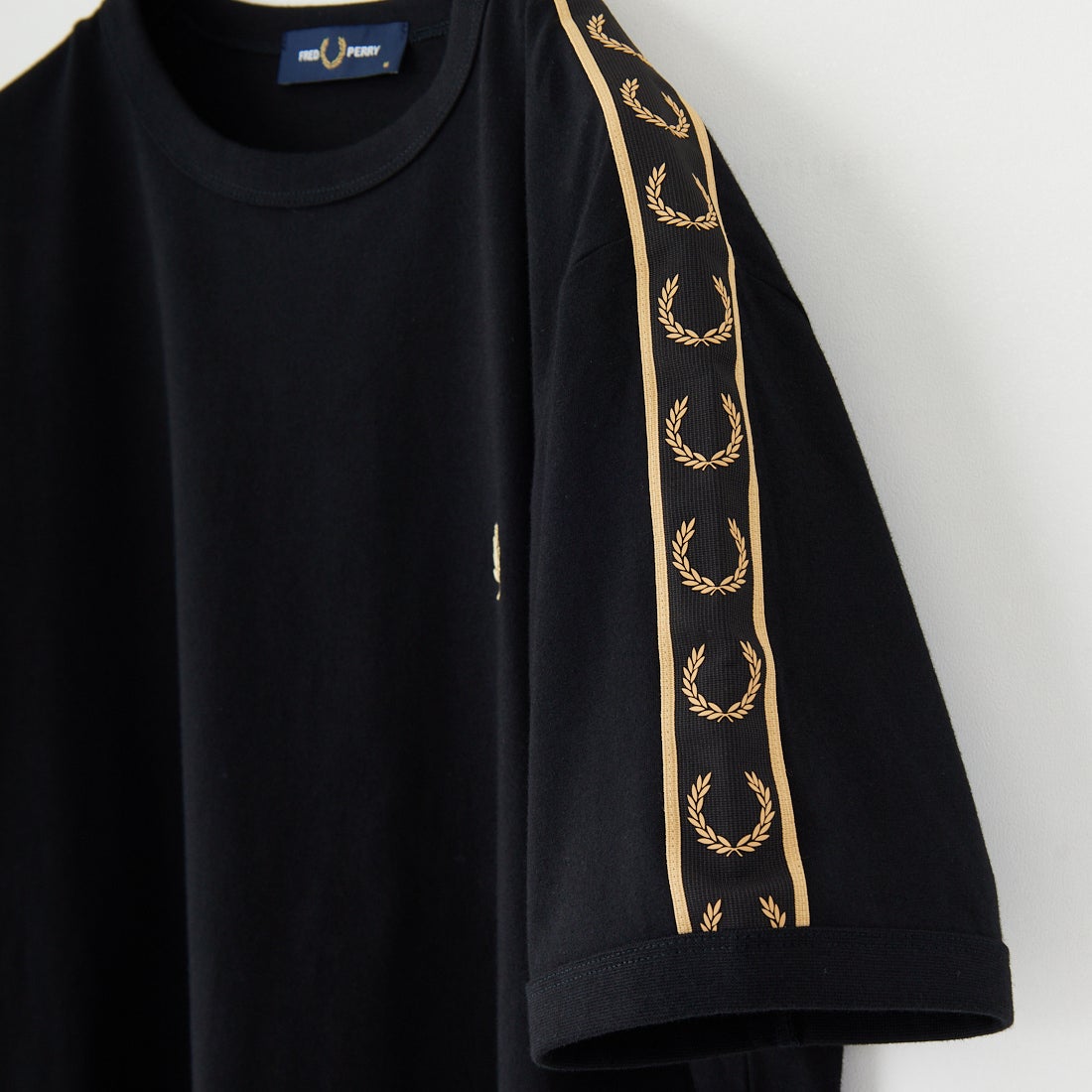 FRED PERRY [フレッドペリー] コントラストトラックテープ ショートスリーブリンガーTシャツ [M4613] 90A BLACK/