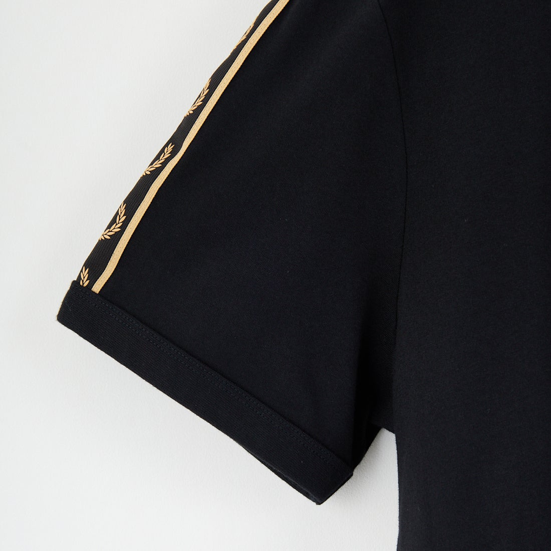 FRED PERRY [フレッドペリー] コントラストトラックテープ ショートスリーブリンガーTシャツ [M4613] 90A BLACK/