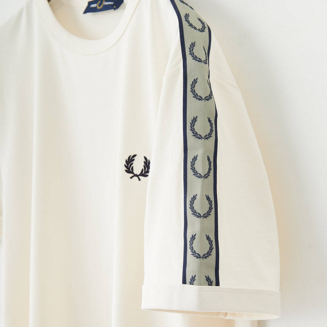 FRED PERRY [フレッドペリー] コントラストトラックテープ ショートスリーブリンガーTシャツ [M4613] 28B ECRU/N