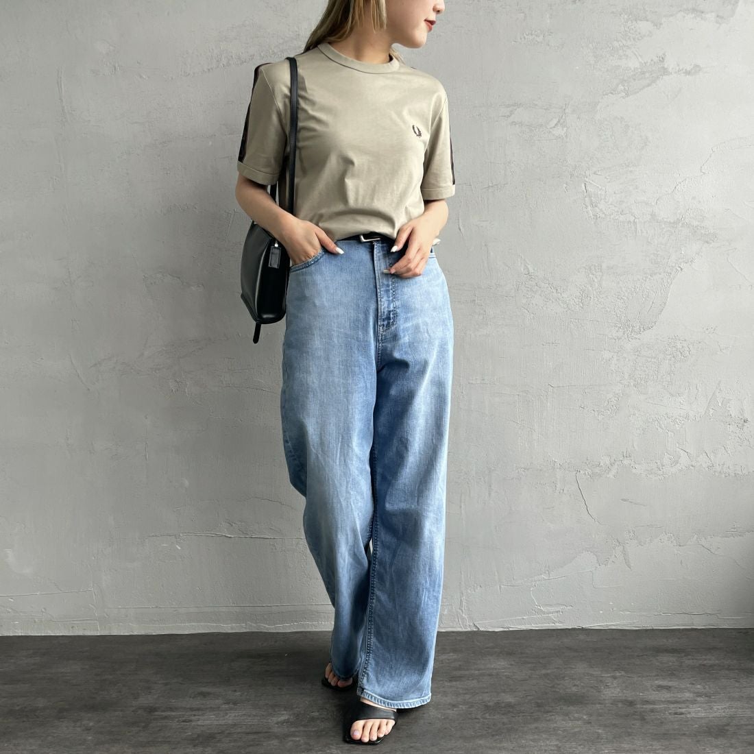 FRED PERRY [フレッドペリー] コントラストテープ リンガーTシャツ [M4613] U84 WARM G &&モデル身長：156cm 着用サイズ：S&&