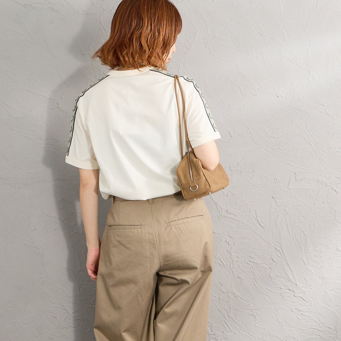 FRED PERRY [フレッドペリー] コントラストテープ リンガーTシャツ [M4613] 28B ECRU/N &&モデル身長：158cm 着用サイズ：S&&