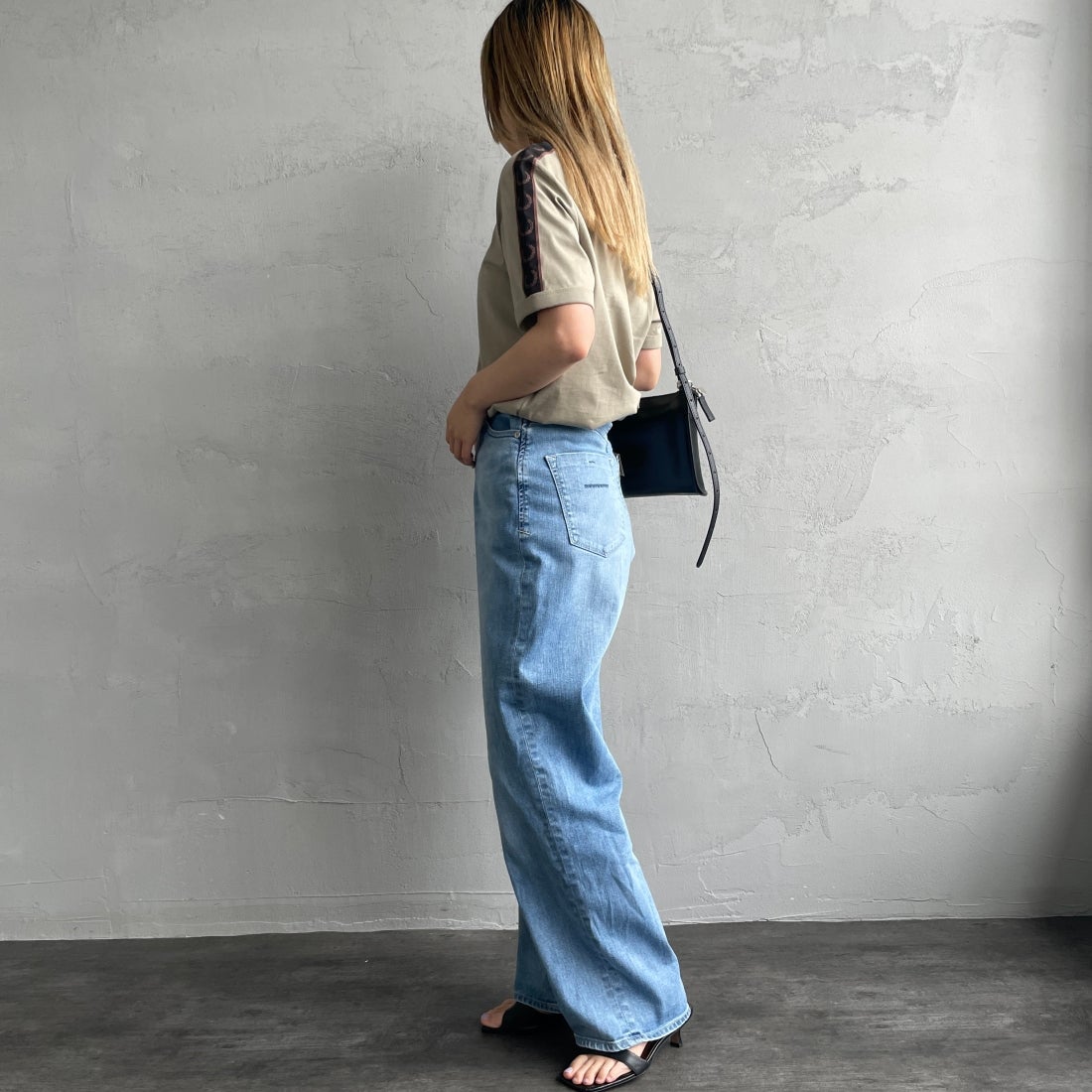 FRED PERRY [フレッドペリー] コントラストテープ リンガーTシャツ [M4613] U84 WARM G &&モデル身長：156cm 着用サイズ：S&&