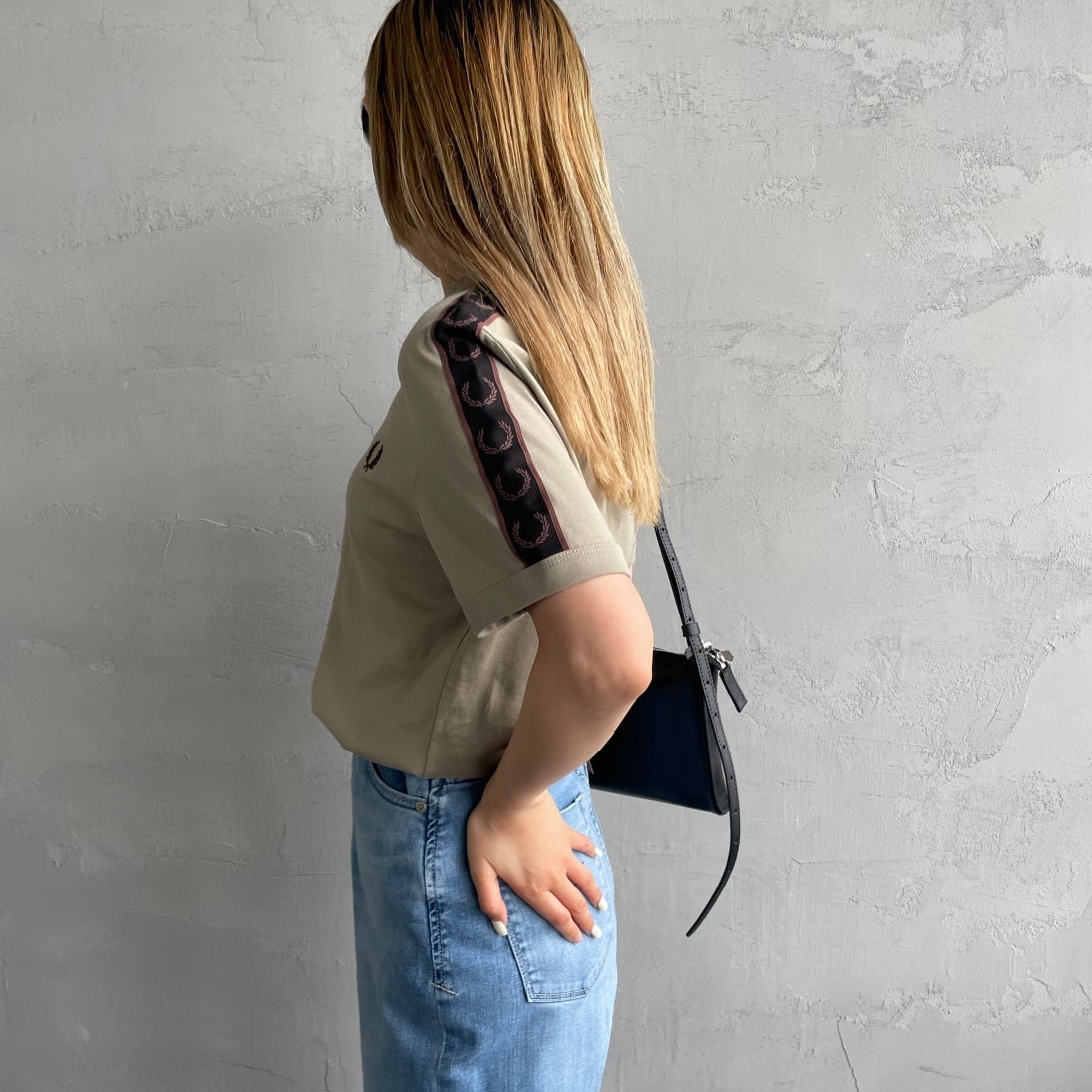 FRED PERRY [フレッドペリー] コントラストテープ リンガーTシャツ [M4613] U84 WARM G &&モデル身長：156cm 着用サイズ：S&&