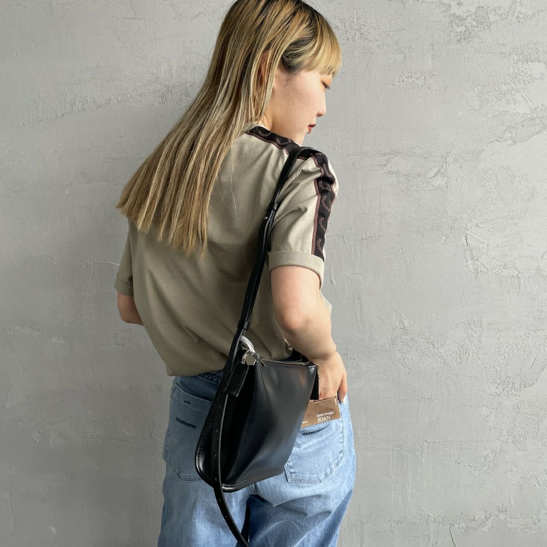 FRED PERRY [フレッドペリー] コントラストテープ リンガーTシャツ [M4613] U84 WARM G &&モデル身長：156cm 着用サイズ：S&&