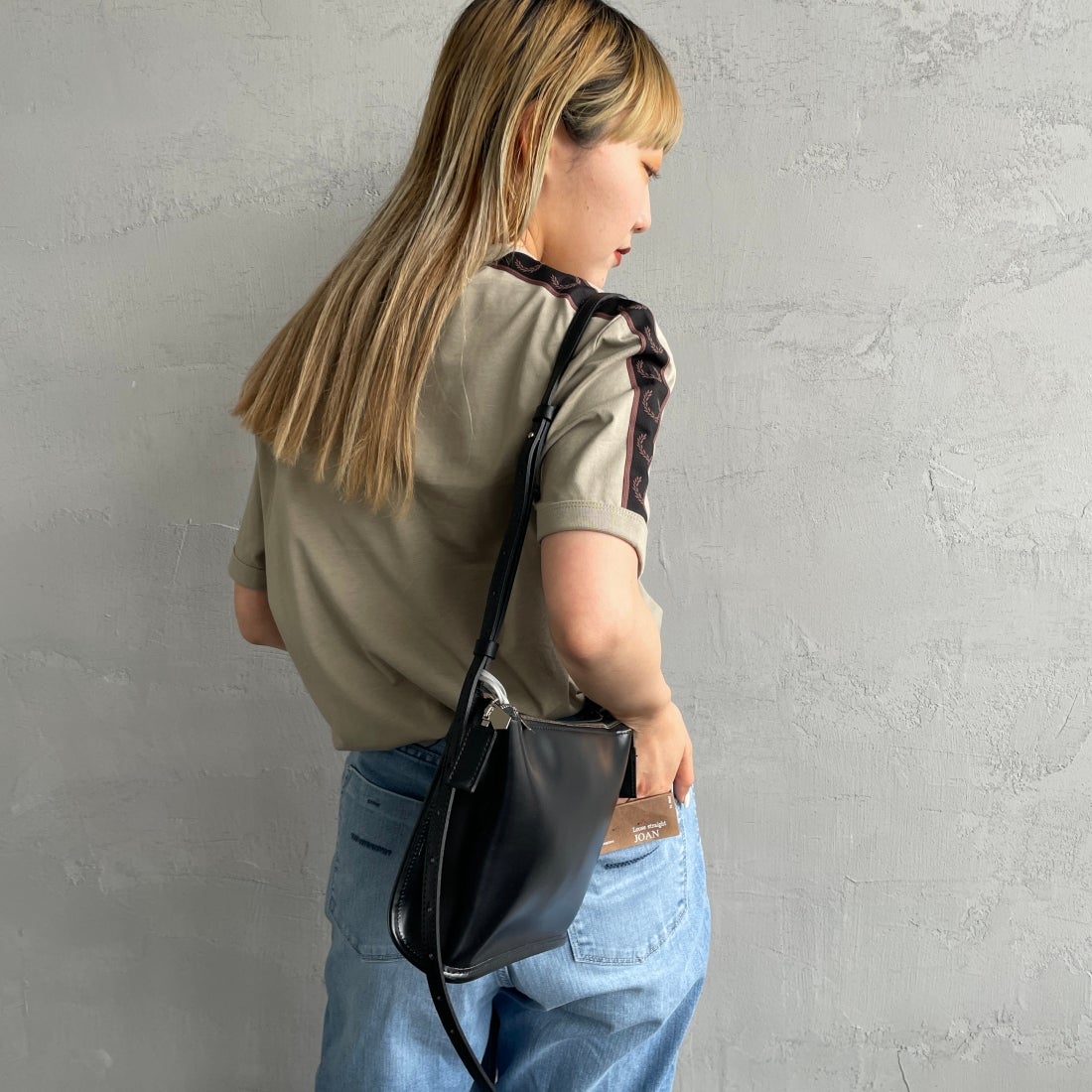 FRED PERRY [フレッドペリー] コントラストテープ リンガーTシャツ [M4613] U84 WARM G &&モデル身長：156cm 着用サイズ：S&&