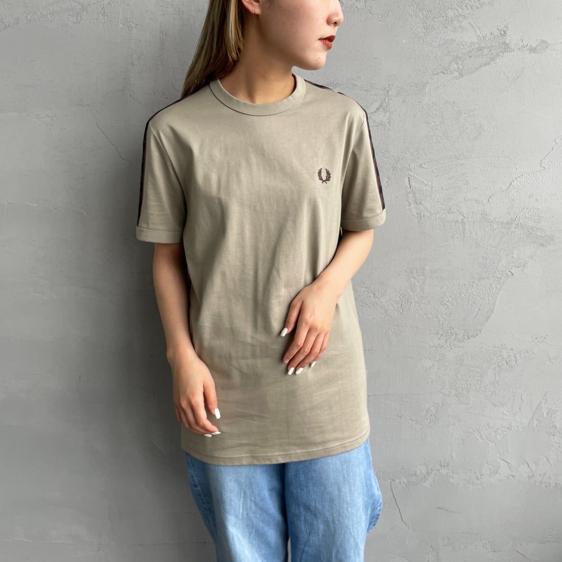 FRED PERRY [フレッドペリー] コントラストテープ リンガーTシャツ [M4613] U84 WARM G &&モデル身長：156cm 着用サイズ：S&&