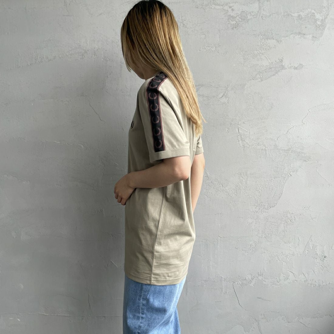 FRED PERRY [フレッドペリー] コントラストテープ リンガーTシャツ [M4613] U84 WARM G &&モデル身長：156cm 着用サイズ：S&&
