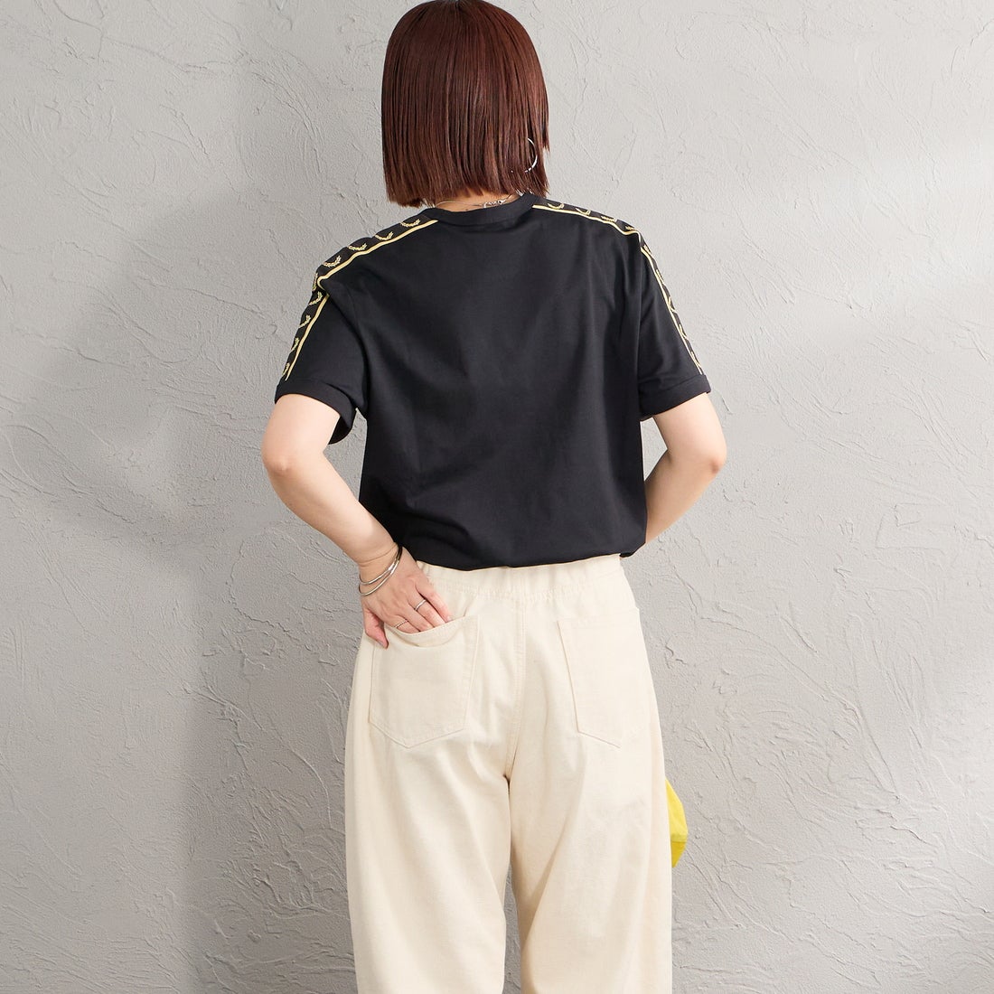 FRED PERRY [フレッドペリー] コントラストテープ リンガーTシャツ [M4613] 90A BLACK/ &&モデル身長：159cm 着用サイズ：S&&