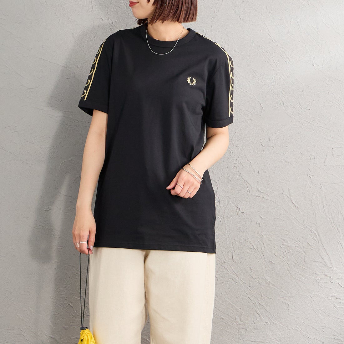 FRED PERRY [フレッドペリー] コントラストテープ リンガーTシャツ [M4613] 90A BLACK/ &&モデル身長：159cm 着用サイズ：S&&