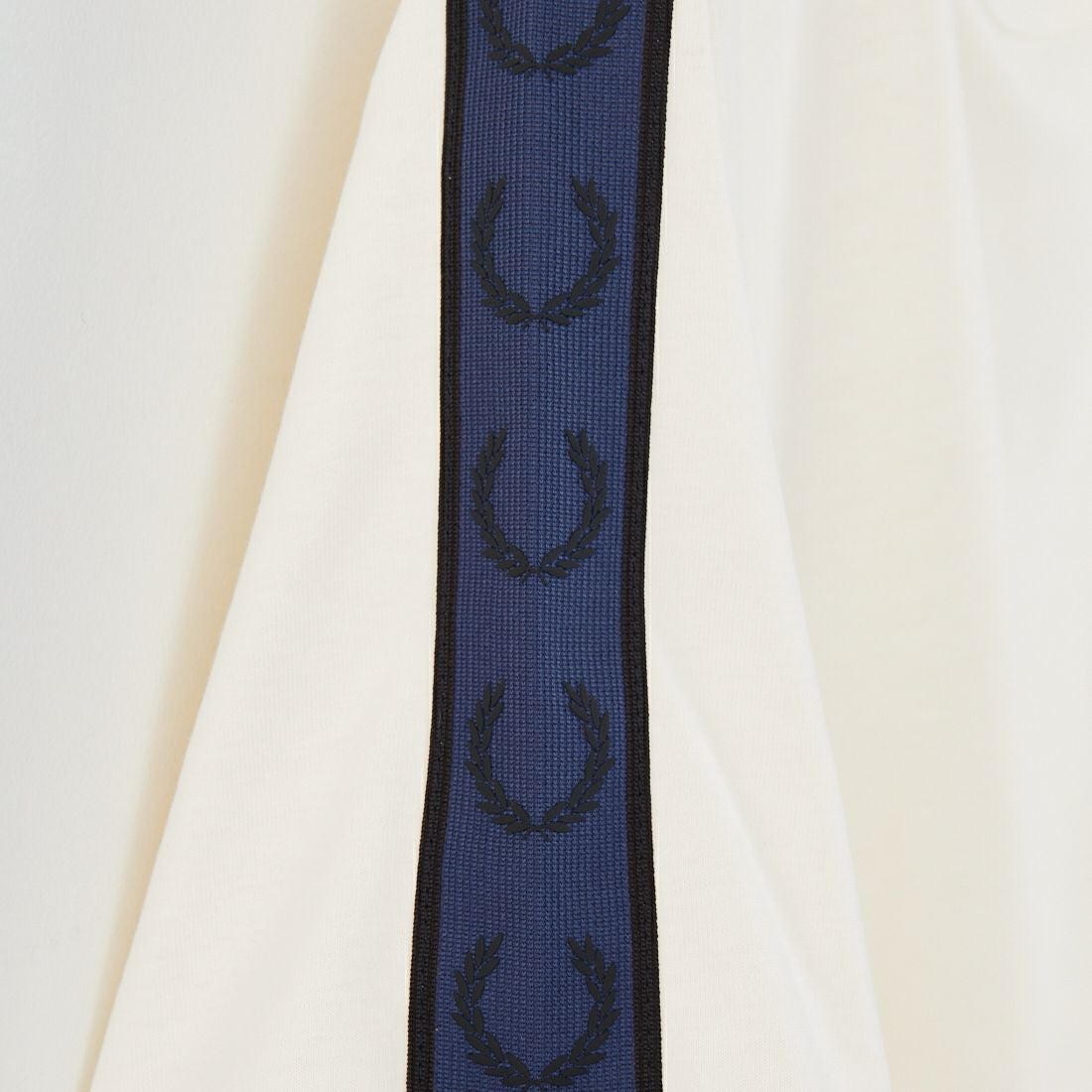FRED PERRY [フレッドペリー] コントラストテープ リンガーTシャツ [M4613] W75 NAVY/H