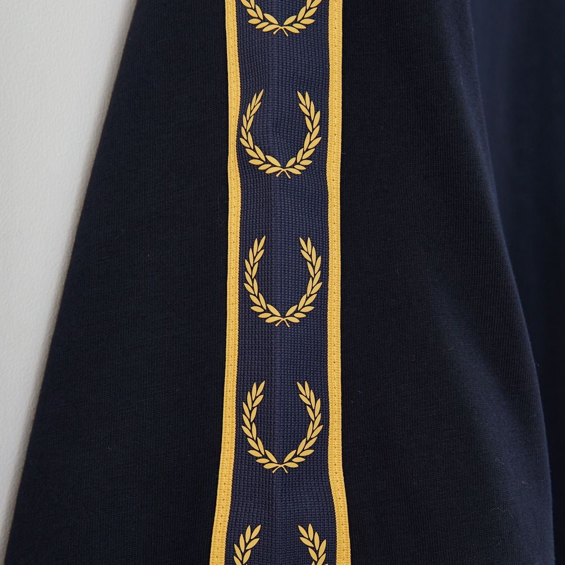 FRED PERRY [フレッドペリー] コントラストテープ リンガーTシャツ [M4613] W75 NAVY/H