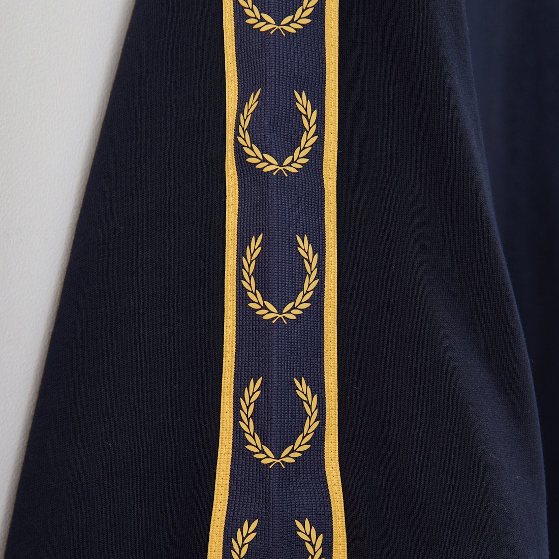 FRED PERRY [フレッドペリー] コントラストテープ リンガーTシャツ [M4613] W75 NAVY/H
