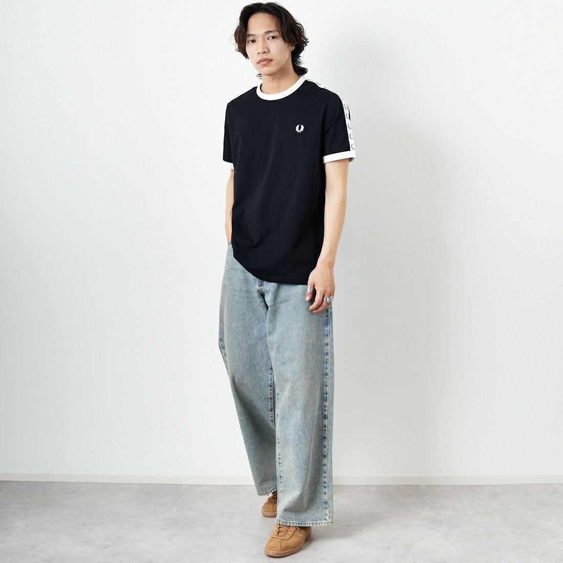 FRED PERRY [フレッドペリー] テープドリンガーTシャツ [M4620] 102 BLACK &&モデル身長：179cm 着用サイズ：L&&