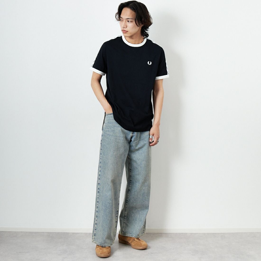 FRED PERRY [フレッドペリー] テープドリンガーTシャツ [M4620] 102 BLACK &&モデル身長：179cm 着用サイズ：L&&