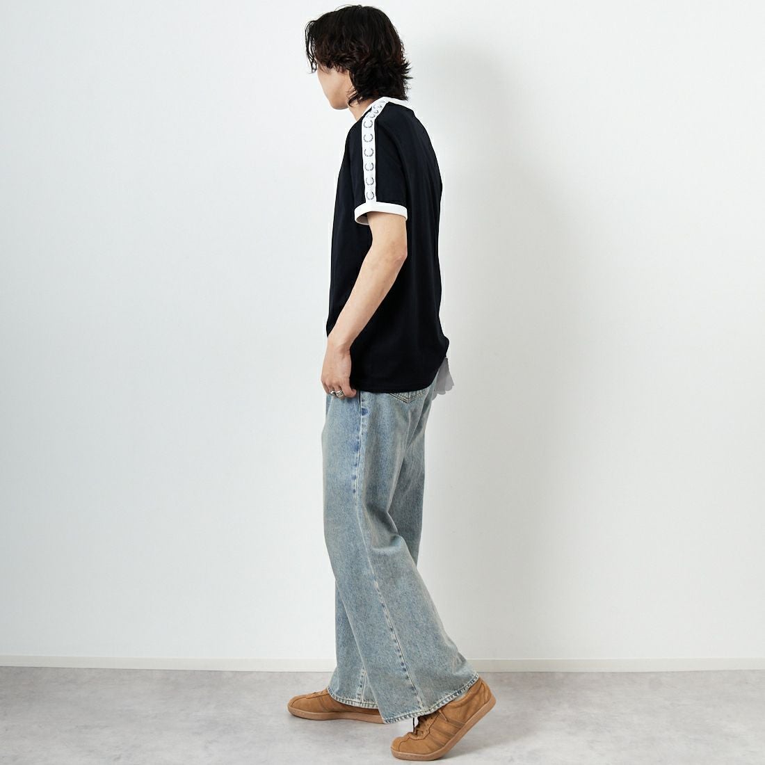 FRED PERRY [フレッドペリー] テープドリンガーTシャツ [M4620] 102 BLACK &&モデル身長：179cm 着用サイズ：L&&
