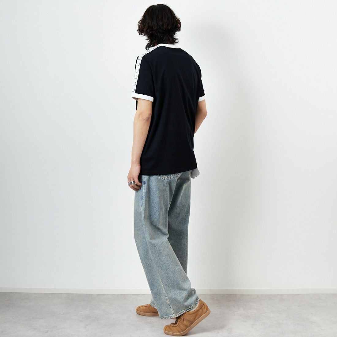 FRED PERRY [フレッドペリー] テープドリンガーTシャツ [M4620] 102 BLACK &&モデル身長：179cm 着用サイズ：L&&