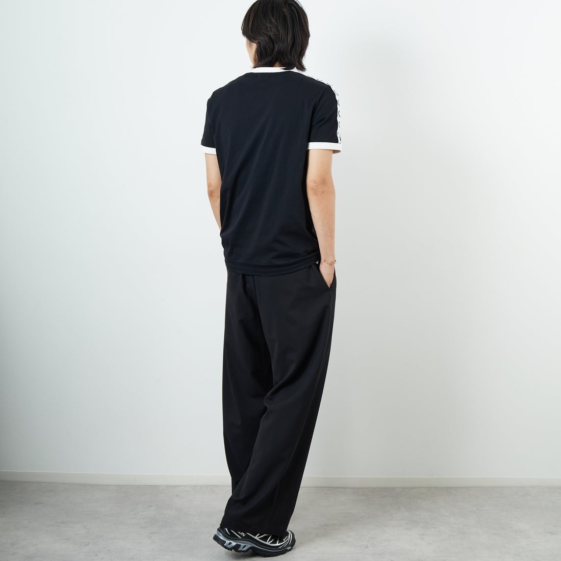 FRED PERRY [フレッドペリー] テープドリンガーTシャツ [M4620] 102 BLACK &&モデル身長：179cm 着用サイズ：M&&