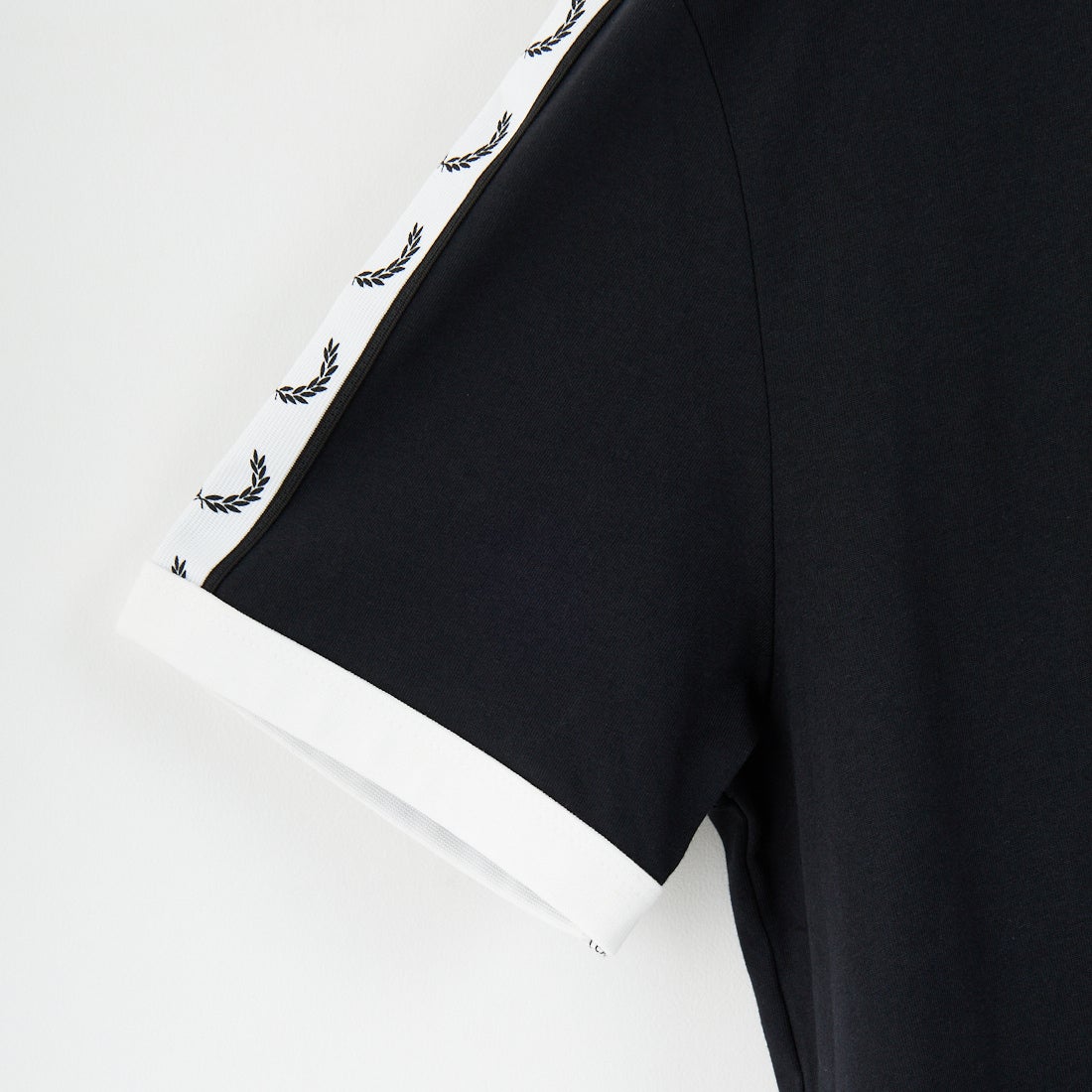 FRED PERRY [フレッドペリー] テープドリンガーTシャツ [M4620] 102 BLACK