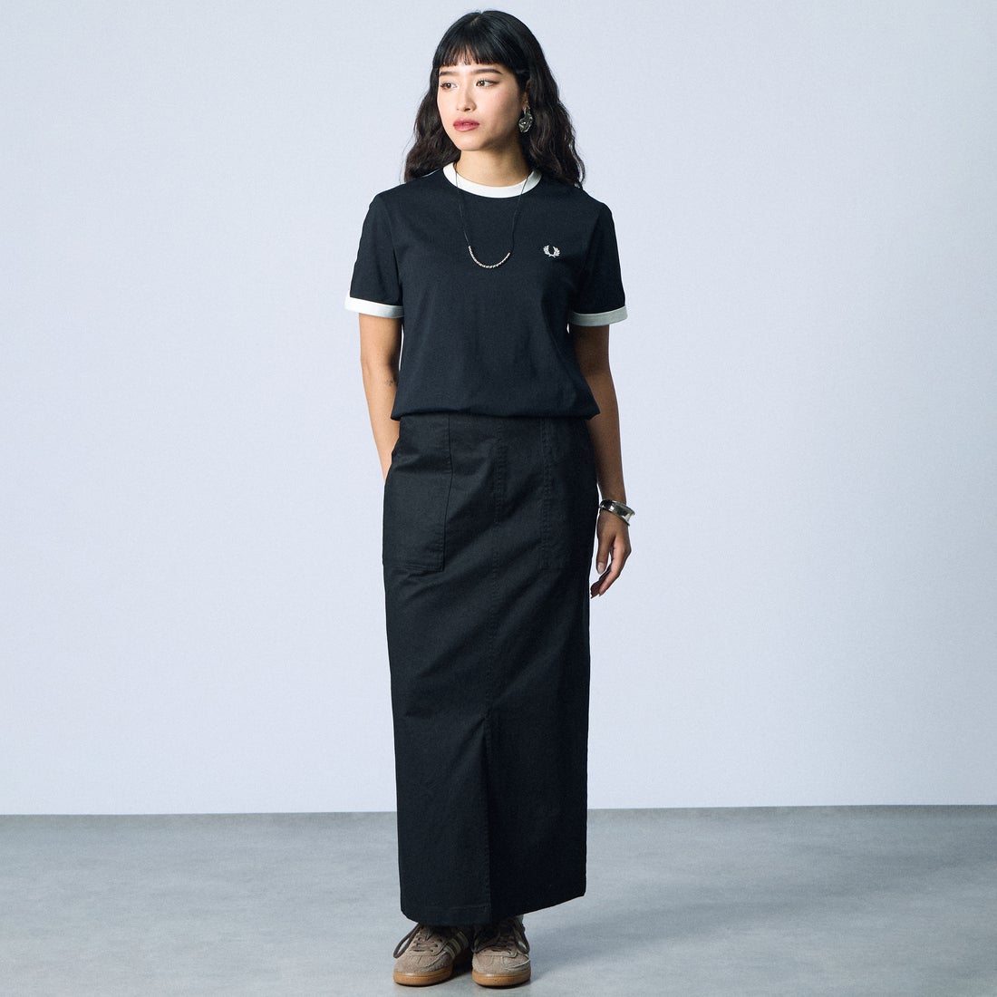 FRED PERRY [フレッドペリー] テープドリンガーTシャツ [M4620] 102 BLACK &&モデル身長：162cm 着用サイズ：S&&