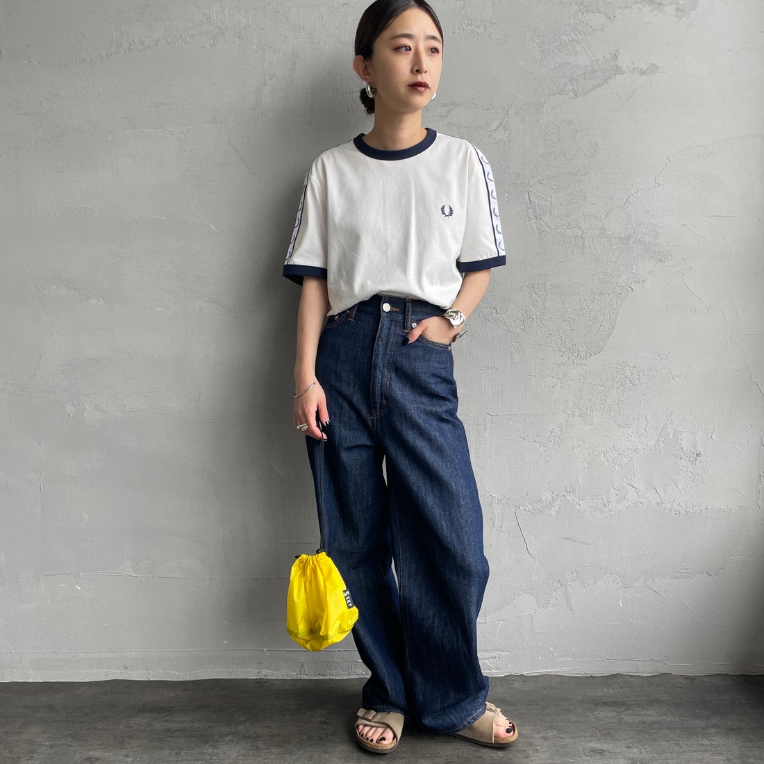 FRED PERRY [フレッドペリー] テープドリンガーTシャツ [M4620] 129 SNOW W &&モデル身長：150cm 着用サイズ：S&&