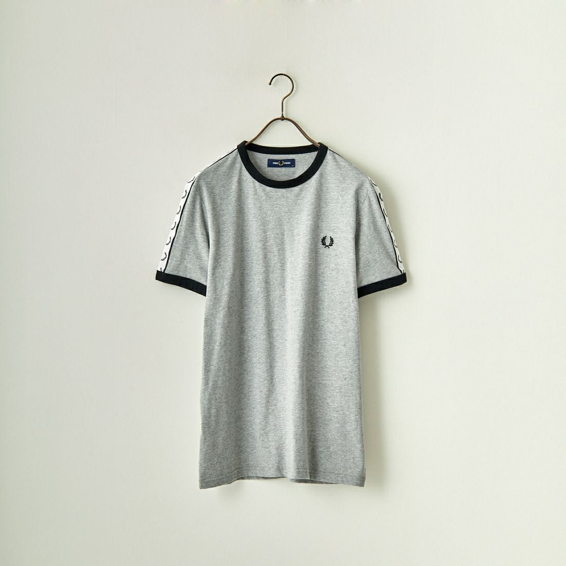FRED PERRY [フレッドペリー] テープドリンガーTシャツ [M4620] 420 STEEL