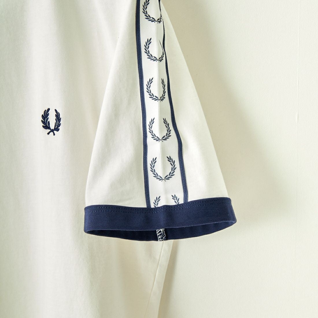 FRED PERRY [フレッドペリー] テープドリンガーTシャツ [M4620] 129 SNOW W