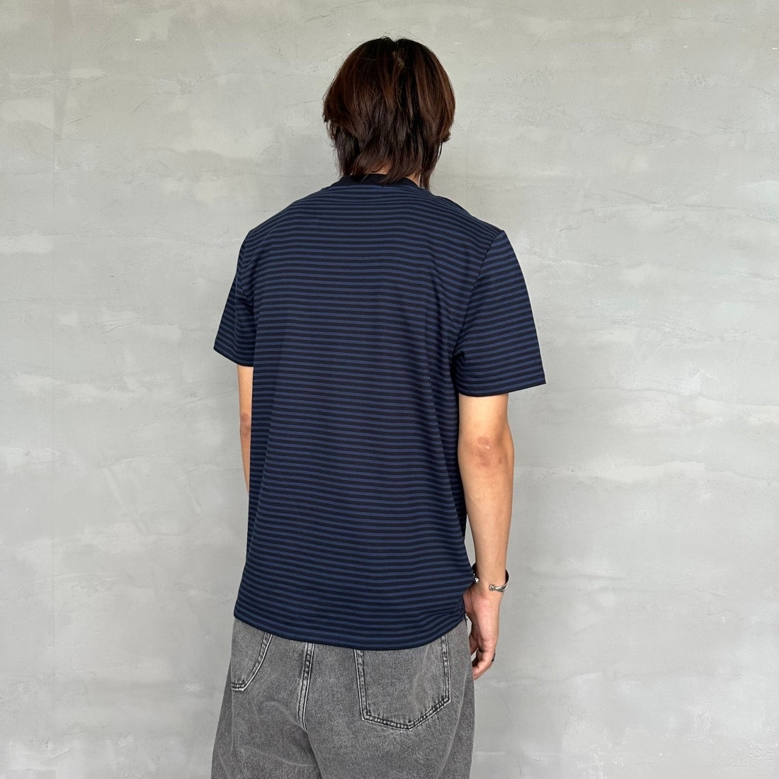FRED PERRY [フレッドペリー] ファインストライプ ヘビーウエイトTシャツ [M6581] Y92 NAVY/T &&モデル身長：179cm 着用サイズ：M&&