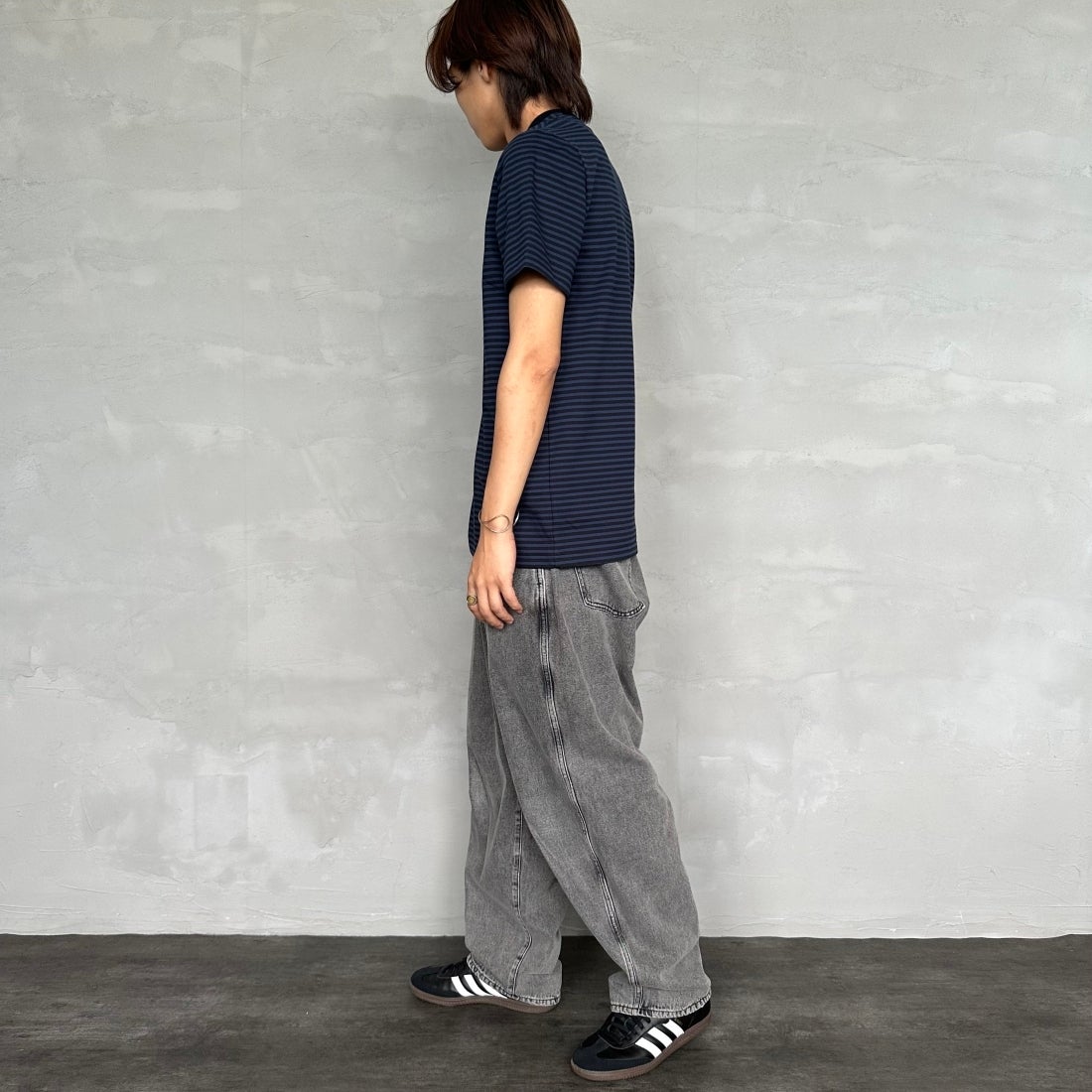 FRED PERRY [フレッドペリー] ファインストライプ ヘビーウエイトTシャツ [M6581] Y92 NAVY/T &&モデル身長：179cm 着用サイズ：M&&