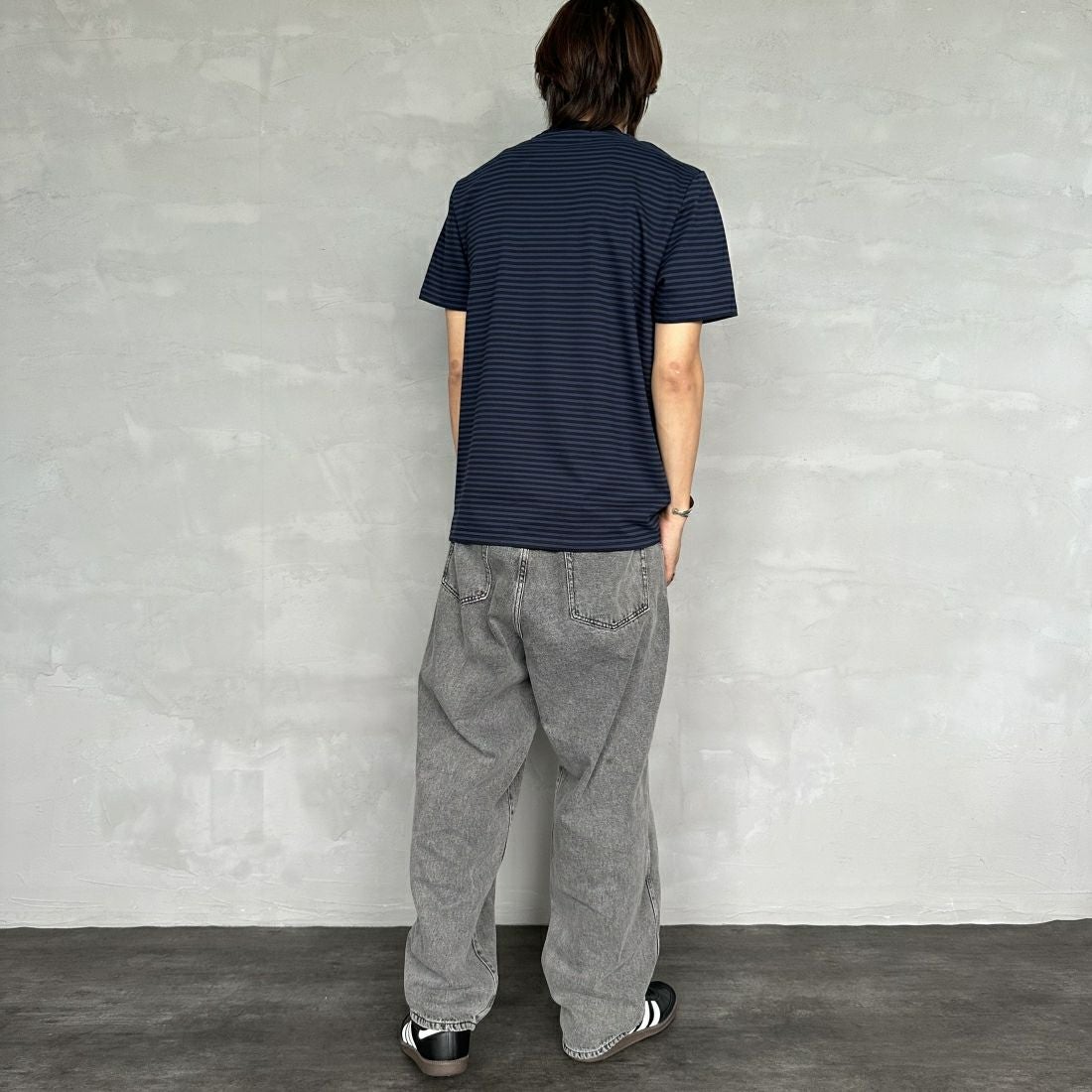 FRED PERRY [フレッドペリー] ファインストライプ ヘビーウエイトTシャツ [M6581] Y92 NAVY/T &&モデル身長：179cm 着用サイズ：M&&