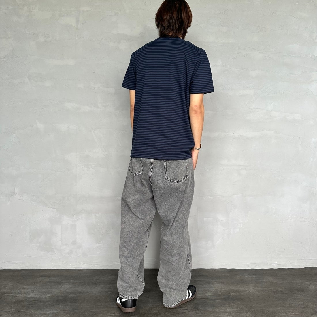 FRED PERRY [フレッドペリー] ファインストライプ ヘビーウエイトTシャツ [M6581] Y92 NAVY/T &&モデル身長：179cm 着用サイズ：M&&