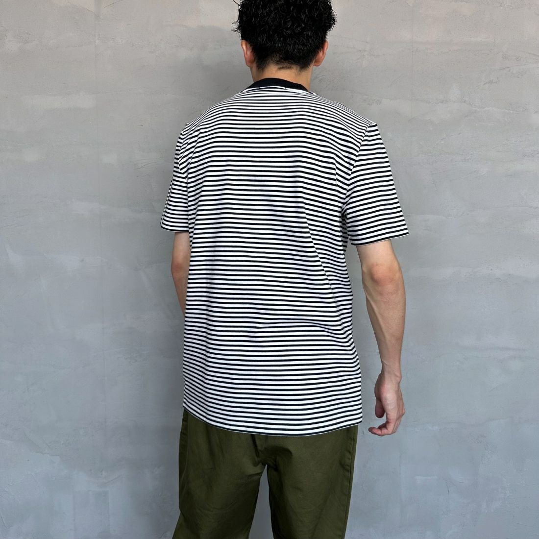 FRED PERRY [フレッドペリー] ファインストライプ ヘビーウエイトTシャツ [M6581] 267 NAVY/S &&モデル身長：167cm 着用サイズ：M&&