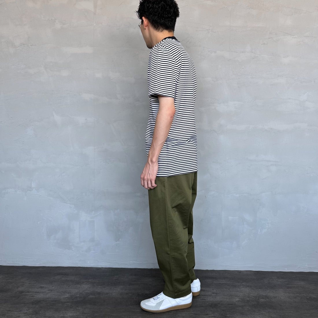 FRED PERRY [フレッドペリー] ファインストライプ ヘビーウエイトTシャツ [M6581] 267 NAVY/S &&モデル身長：167cm 着用サイズ：M&&