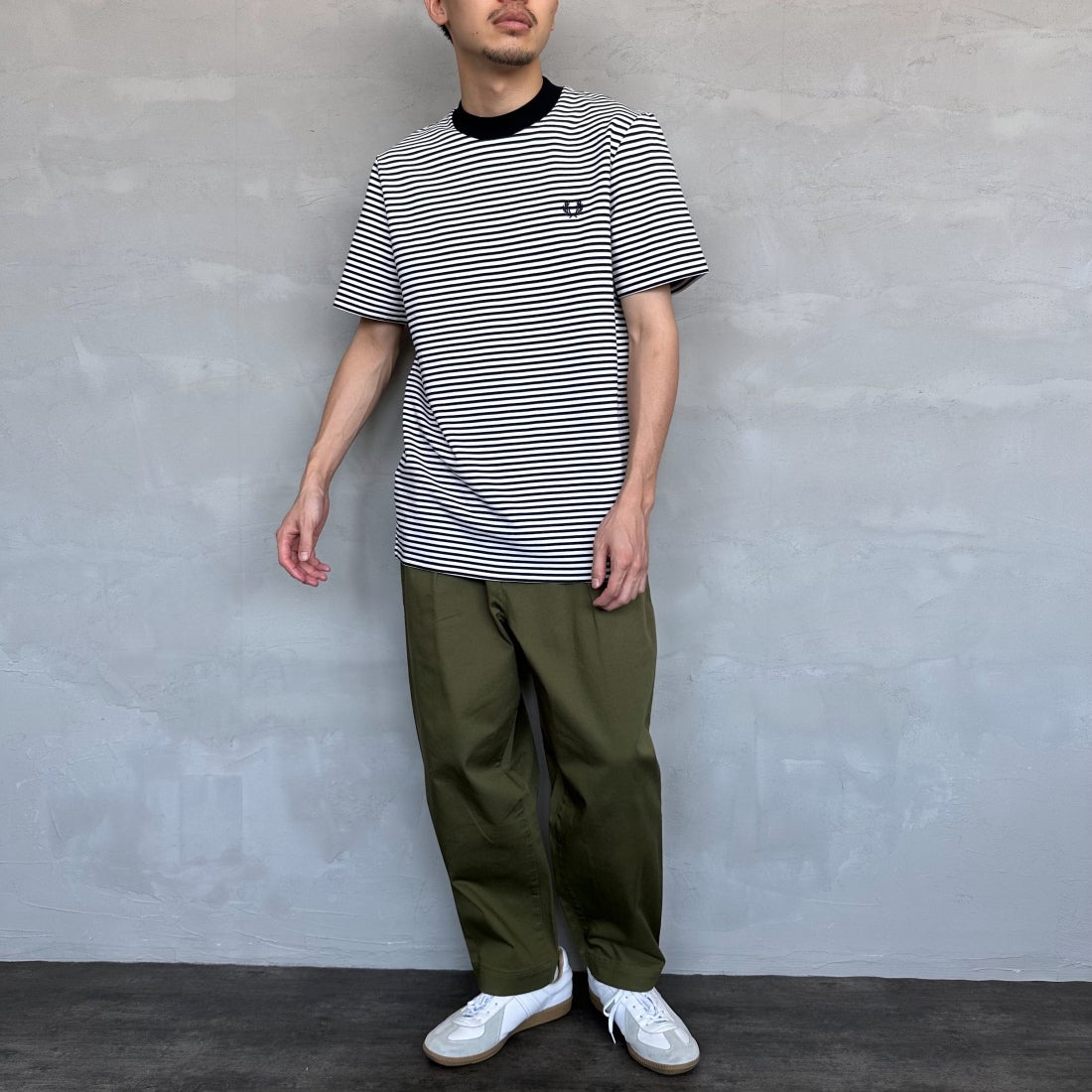 FRED PERRY [フレッドペリー] ファインストライプ ヘビーウエイトTシャツ [M6581] 267 NAVY/S &&モデル身長：167cm 着用サイズ：M&&