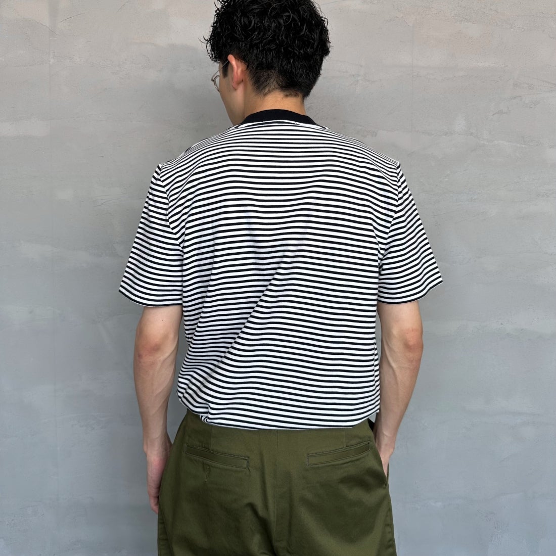 FRED PERRY [フレッドペリー] ファインストライプ ヘビーウエイトTシャツ [M6581] 267 NAVY/S &&モデル身長：167cm 着用サイズ：M&&