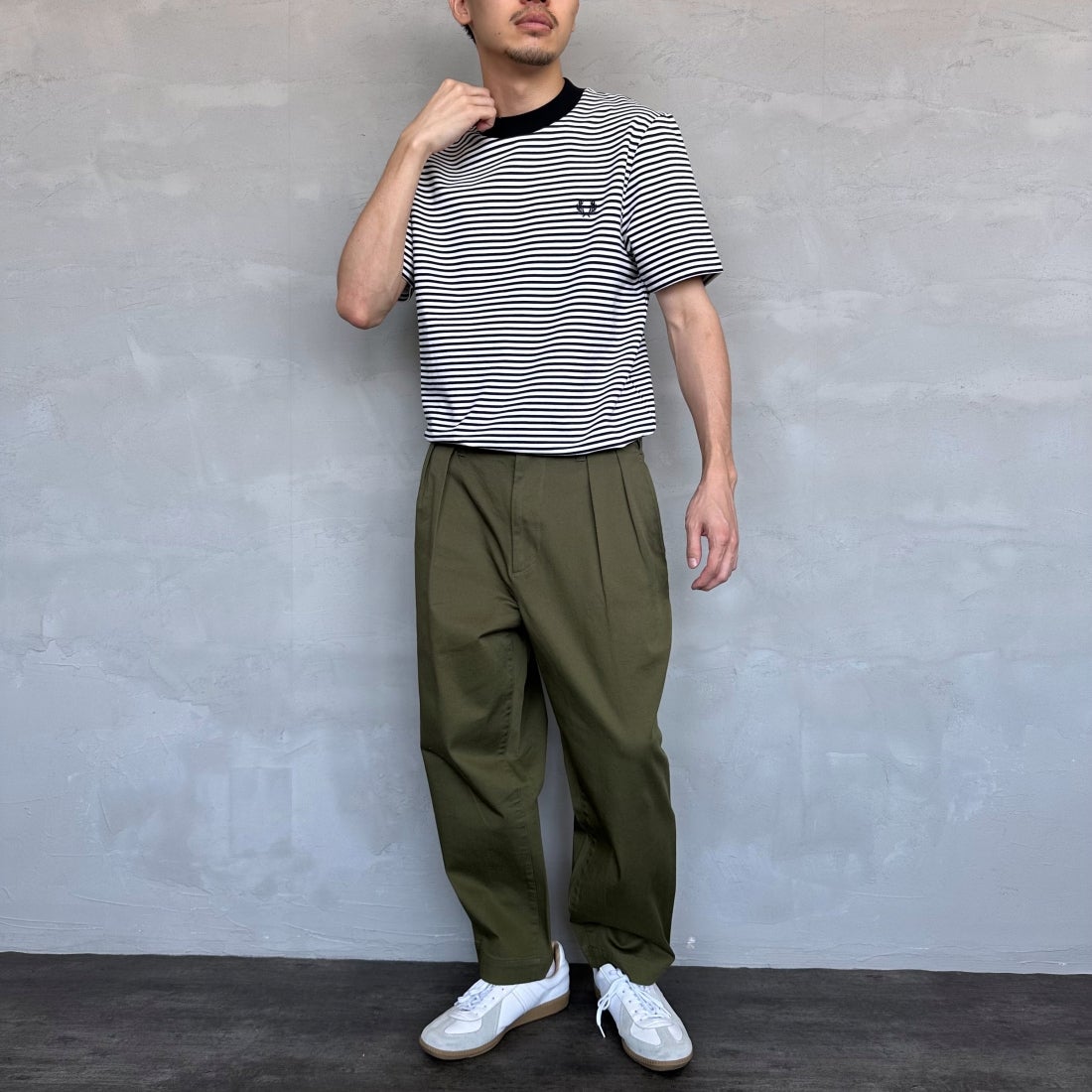 FRED PERRY [フレッドペリー] ファインストライプ ヘビーウエイトTシャツ [M6581] 267 NAVY/S &&モデル身長：167cm 着用サイズ：M&&