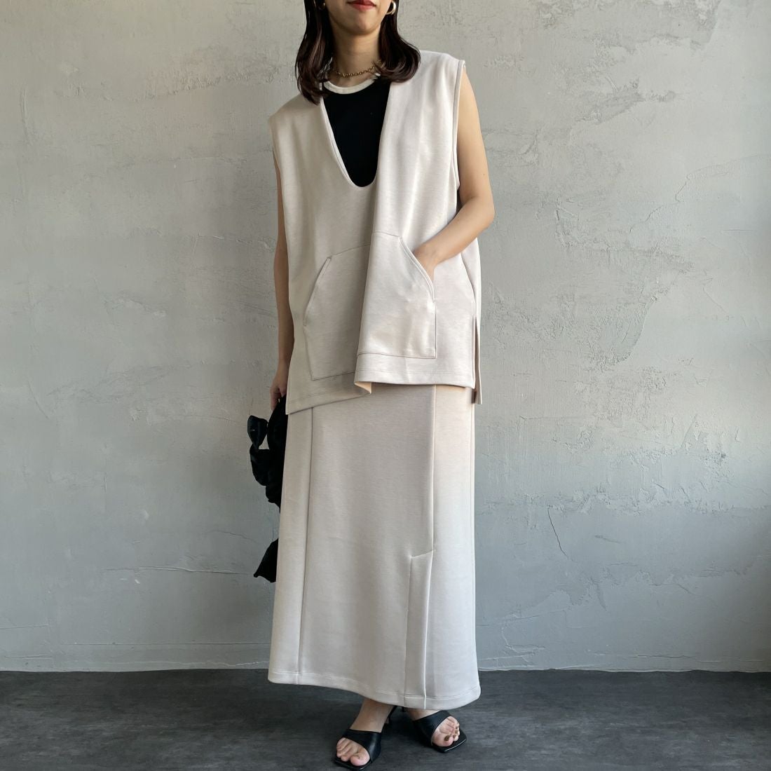 Maison de L'allure [メゾン ドゥ ラリュール] 切替デザイン ナロースカート [23142025] 23 GREIGE&&モデル身長：163cm　着用サイズ：S&&