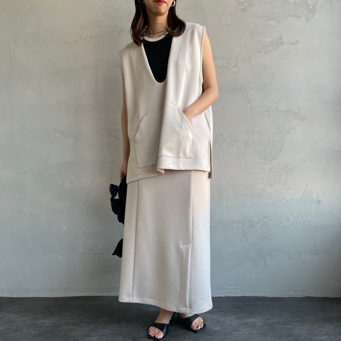 Maison de L'allure [メゾン ドゥ ラリュール] 切替デザイン ナロースカート [23142025] 23 GREIGE&&モデル身長：163cm　着用サイズ：S&&