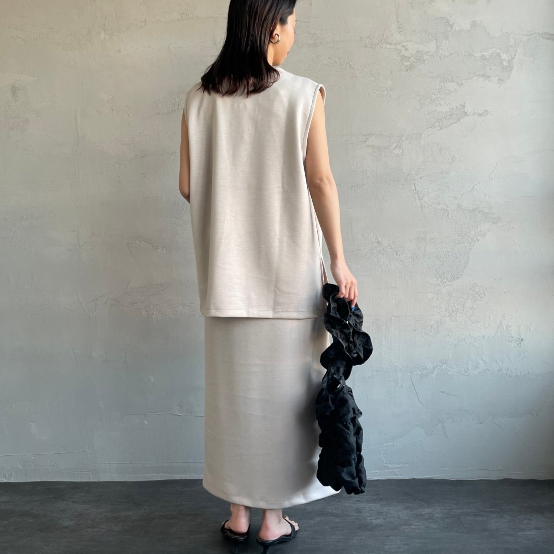 Maison de L'allure [メゾン ドゥ ラリュール] 切替デザイン ナロースカート [23142025] 23 GREIGE&&モデル身長：163cm　着用サイズ：S&&
