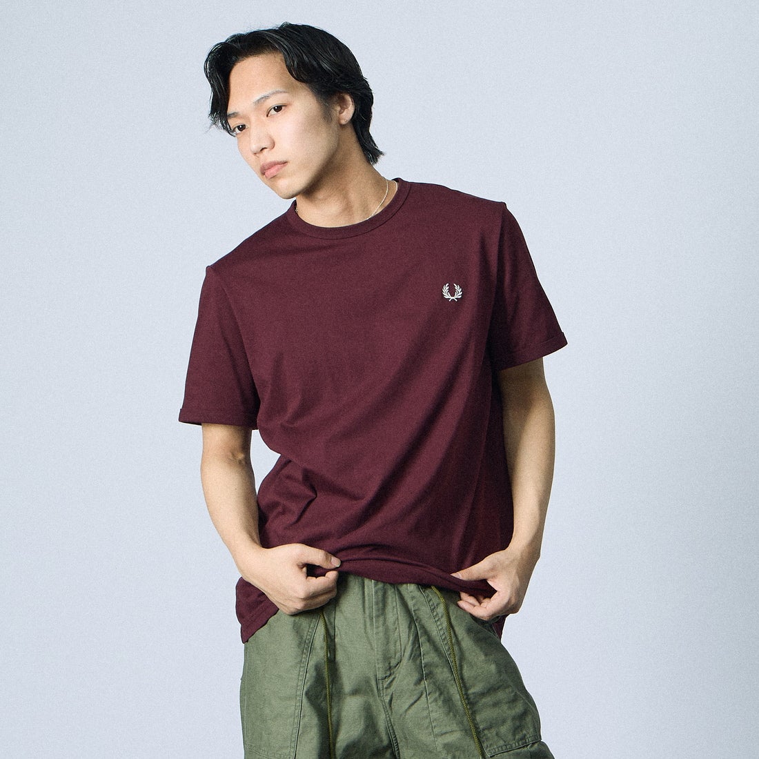 FRED PERRY [フレッドペリー] ワンポイントロゴ刺繍 ショートスリーブ リンガーTシャツ [M3519] K22 OXBLOO &&モデル身長：179cm 着用サイズ：L&&