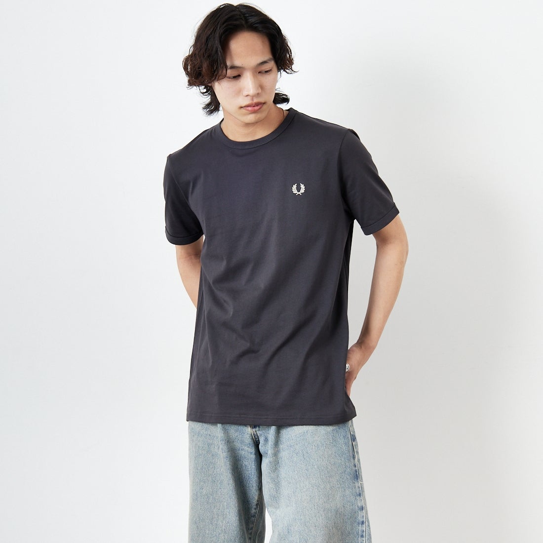 FRED PERRY [フレッドペリー] ワンポイントロゴ刺繍 ショートスリーブ リンガーTシャツ [M3519] Y93 ANCHOR &&モデル身長：179cm 着用サイズ：M&&