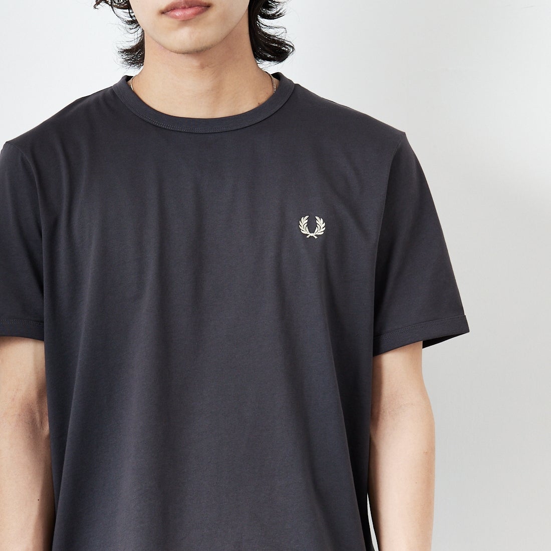 FRED PERRY [フレッドペリー] ワンポイントロゴ刺繍 ショートスリーブ リンガーTシャツ [M3519] Y93 ANCHOR &&モデル身長：179cm 着用サイズ：M&&