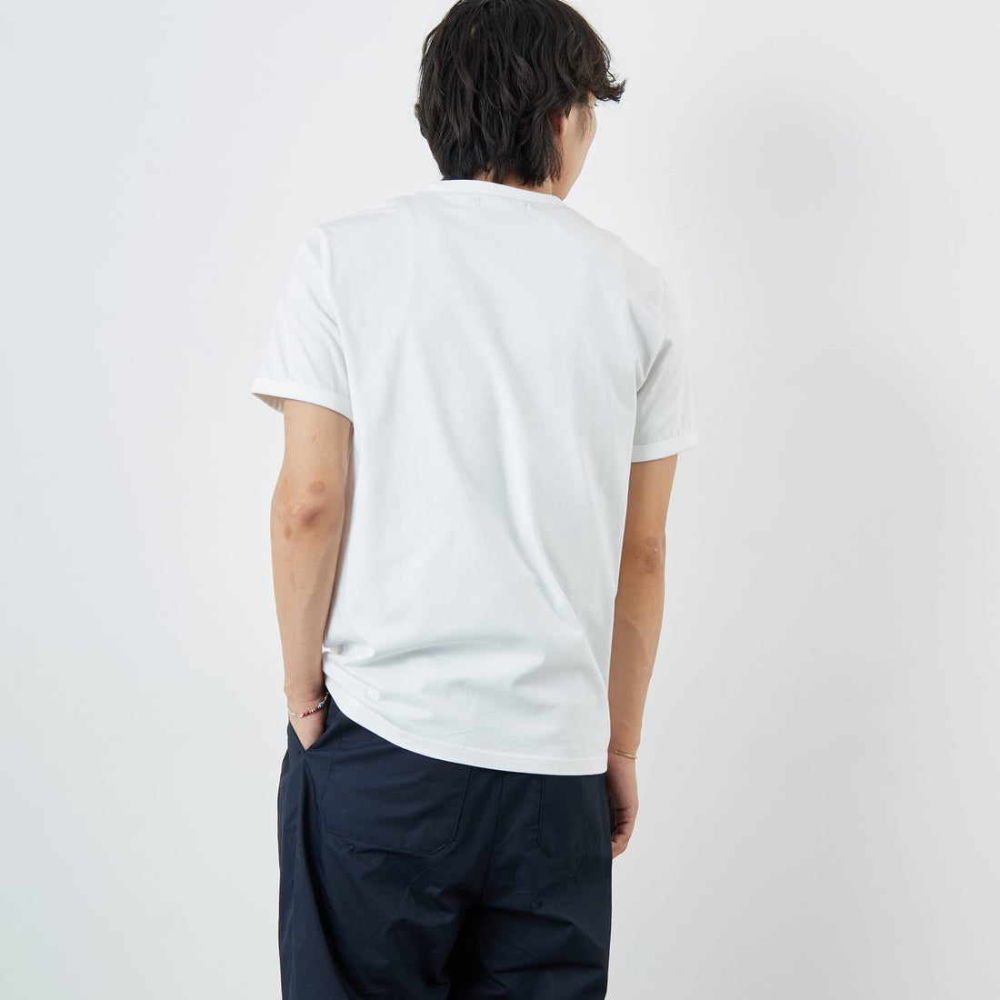 FRED PERRY [フレッドペリー] ワンポイントロゴ刺繍 ショートスリーブ リンガーTシャツ [M3519] 100 WHITE &&モデル身長：179cm 着用サイズ：M&&
