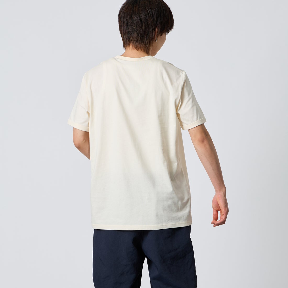 FRED PERRY [フレッドペリー] ワンポイントロゴ刺繍 ショートスリーブ リンガーTシャツ [M3519] 30B ECRU &&モデル身長：177cm 着用サイズ：L&&