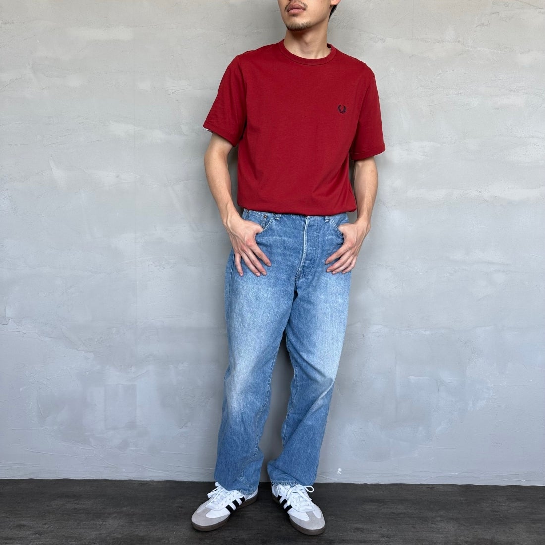 FRED PERRY [フレッドペリー] ワンポイントロゴ刺繍 ショートスリーブ リンガーTシャツ [M3519]  M02 BURNT &&モデル身長：167cm 着用サイズ：M&&