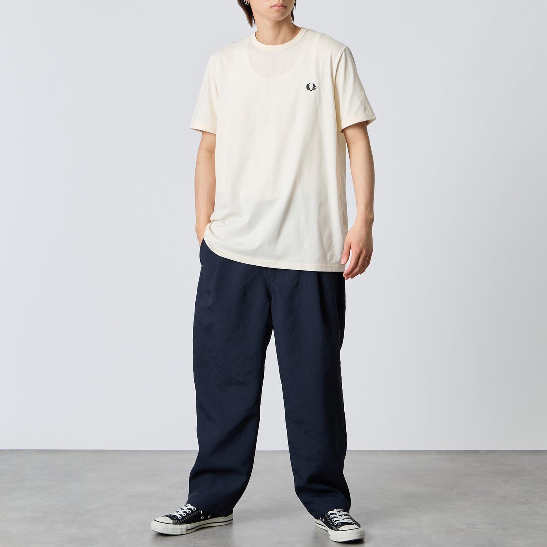 FRED PERRY [フレッドペリー] ワンポイントロゴ刺繍 ショートスリーブ リンガーTシャツ [M3519] 30B ECRU &&モデル身長：177cm 着用サイズ：L&&